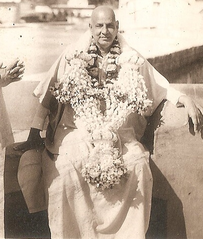 swami_sivananda_saraswati_at_rishikesh_during_1955-1.jpg?w=411